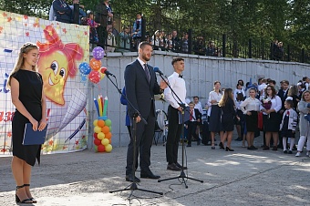 Евгений Стекачев обсудил с руководителями школы №55 и гимназии №2 проблему переполненности образовательных организаций