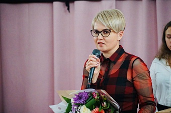Светлана Кузнецова поздравила коллектив школы №42 с Днем учителя