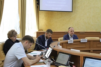 На заседании комиссии Думы Иркутска по экономической политике обсудили внесение изменений в бюджет города на 2019 год