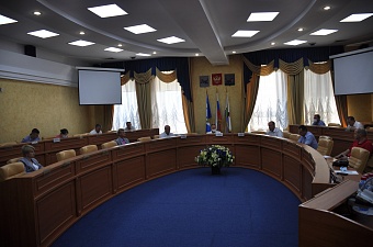 Публичные слушания по поправкам в Устав Иркутска состоялись 14 июля в Думе города 