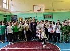 Депутат Максим Девочкин подарил школе № 80 спортивный инвентарь