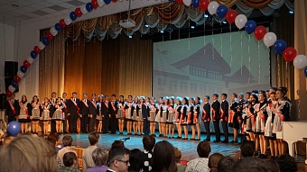 Депутаты Думы Иркутска посетили последние звонки в школах города