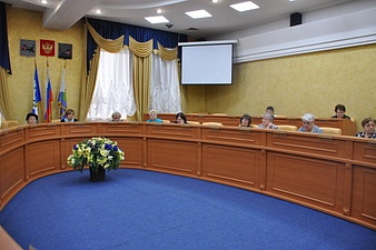 Депутат Ирина Ежова провела круглый стол с жителями избирательного округа №20