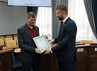 В Думе города Иркутска наградили двух активных жителей предместья Глазково Почетной грамотой представительного органа власти 