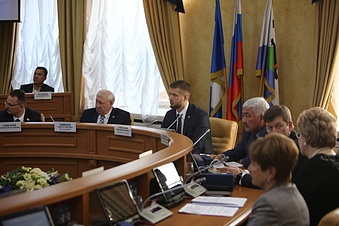 Евгений Стекачев предложил изменить методику расчета платы за вывоз мусора в Иркутске