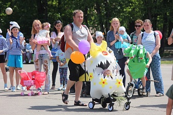 Более 50 семей поселка Горького приняли участие в «Параде колясок» 