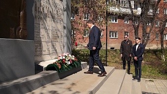 Депутат Виктор Ильичев почтил память погибших в годы войны работников Лисихинского кирпичного завода