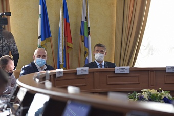 Председатель Думы Иркутска Евгений Стекачев предложил депутатам оказать поддержку врачам поликлиник 