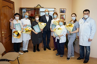 Почетной грамотой Думы Иркутска наградили врачей Иркутской областной инфекционной больницы