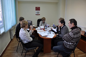 Депутат Ирина Ежова обсудила с жителями своего избирательного округа благоустройство их двора