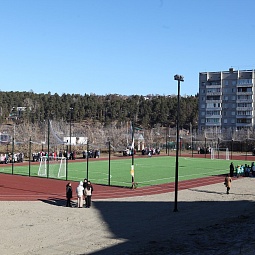 Стадион школы №77 отремонтировали по инициативе депутата Василия Донских 