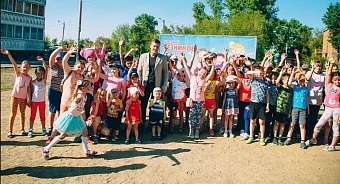 Депутат Григорий Резников устроил четыре праздника ко Дню защиты детей
