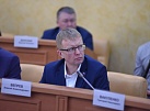 Жители Солнечного поблагодарили депутата Думы Алексея Вепрева за поддержку в благоустройстве микрорайона и помощь  