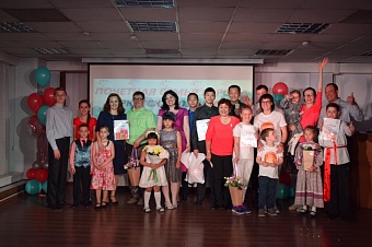 Депутаты Думы Иркутска поздравили участников конкурса «Почетная семья» в Свердловском округе