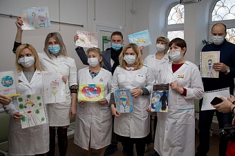 Депутат Максим Девочкин и Союз отцов Иркутска организовали акцию «Спасибо врачам»