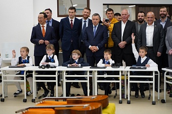 Председатель Думы Иркутска Евгений Стекачев принял участие в открытии школы «Точка будущего»