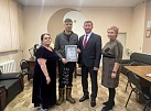 Депутаты в преддверии Нового года поздравляют жителей своих округов и поощряют наградами Думы города Иркутска