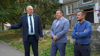 Депутаты Александр Квасов и Александр Перевалов проверили благоустройство в своих избирательных округах