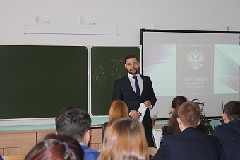 Депутат Александр Якубовский провел открытый урок в школе №5