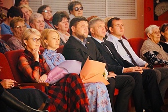 Праздничное мероприятие ко Дню пожилого человека организовали депутаты Ленинского округа совместно с администрацией 