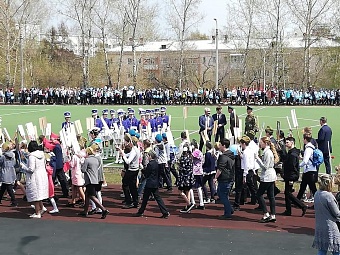 Александр Ханхалаев организовал шествие, посвященное Дню Победы
