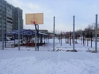 Зимние горки и спортивные площадки установили в округах Виталия Матвийчука и Дмитрия Ващука