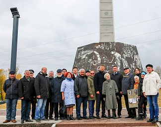 Депутаты Думы города Иркутска приняли участие в торжественном мероприятии в честь открытия стелы «Город трудовой доблести»